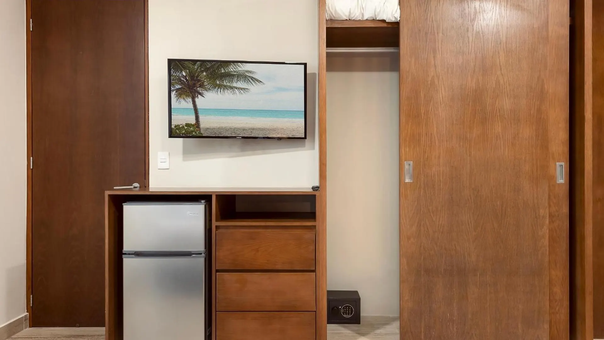 Private & Infinity Pool, King Bed, Sauna, Gym & More Tulum Apartment